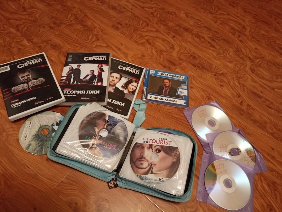 Очень много дисков. Фильмы. Музыка