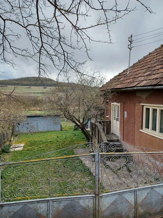 Casă de vânzare în Almașu