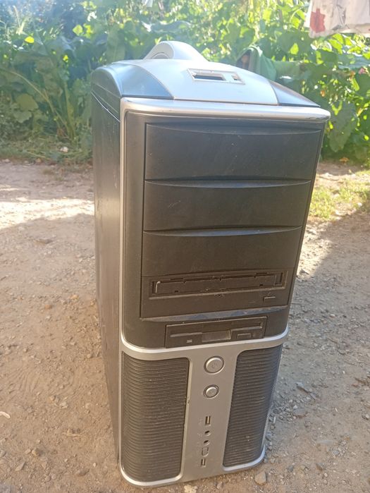 Vând unitate în stare bună cu Windows XP fără cablu alimentar
