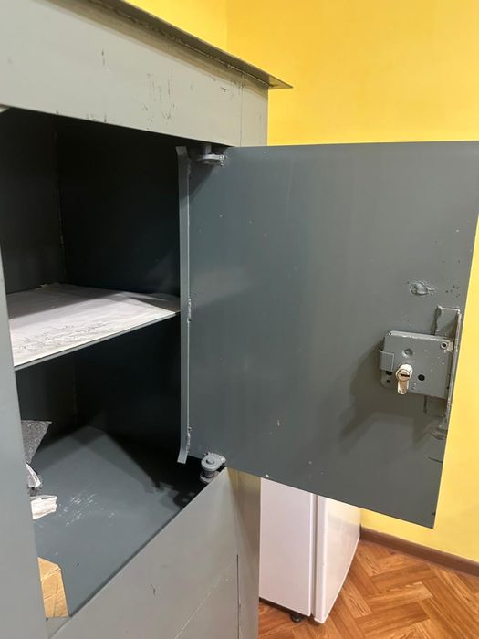 Продается металлический шкаф