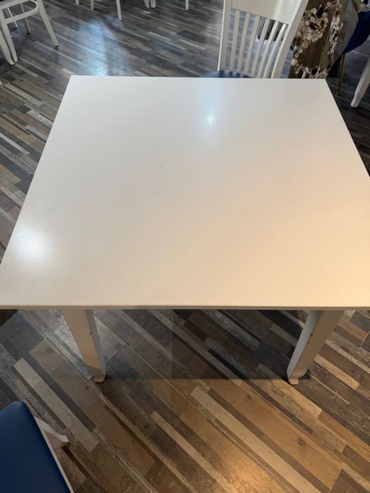 Трапезна маса във отлично състояние