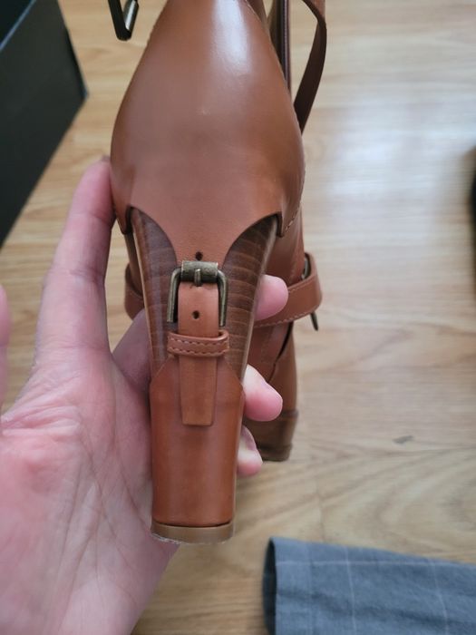 Ботильоны, Италия