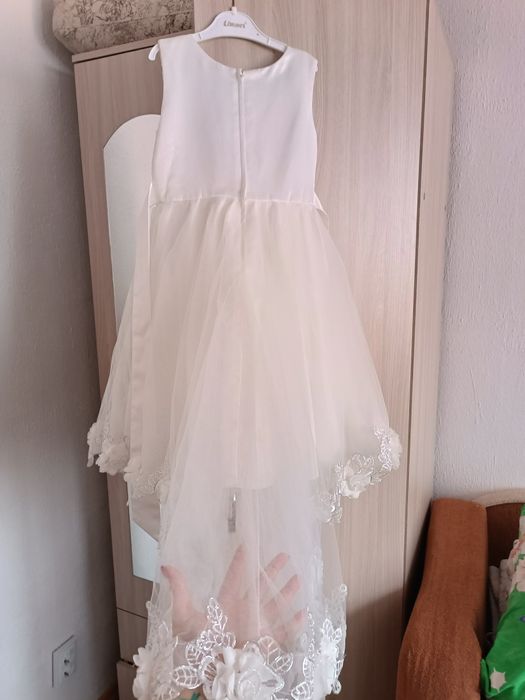 Продам платье на девочку 7-9 лет