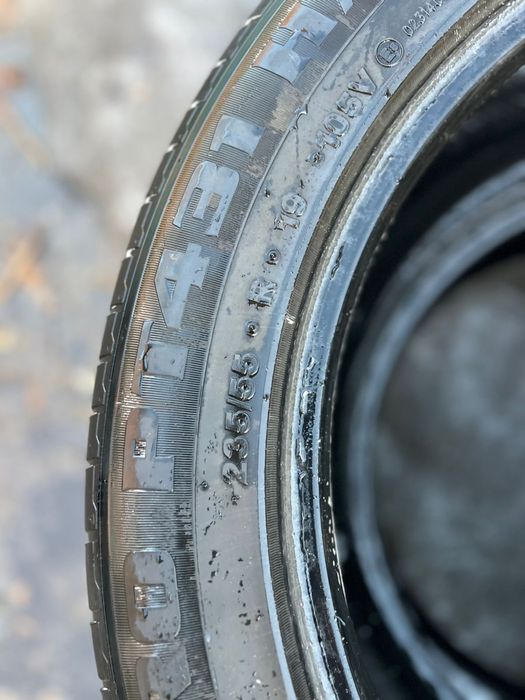 Продам летние шины 235.55.R19