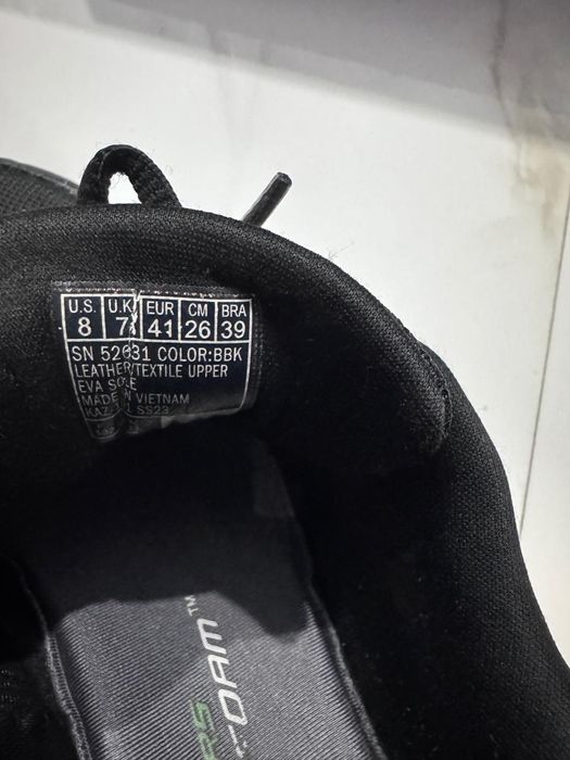 Продам кроссовки SKECHERS