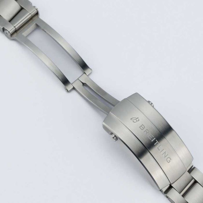 Breitling Avenger B01 Chronograph 44 AB0147 - Коледна промоция!