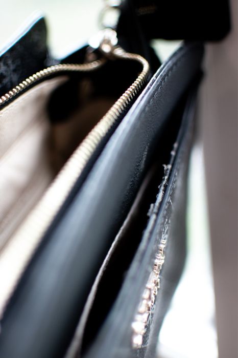Geanta Crossbody GUESS Est.1981