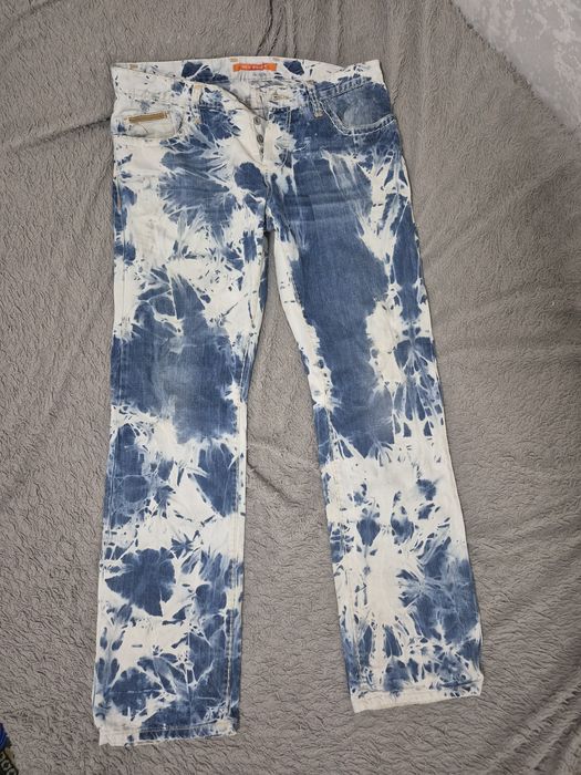 Джинсы варёные, старший брат подогнал, а мне чето не зашли