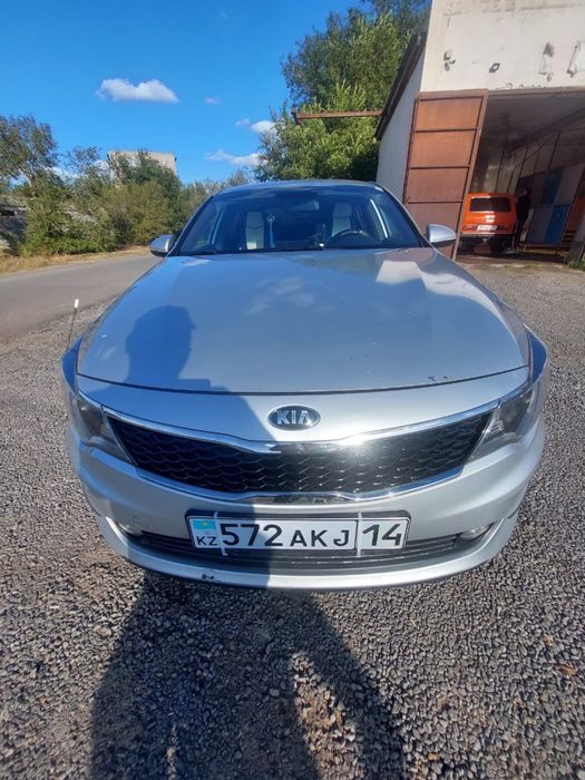 Продам машину кия к5 2015 год ,