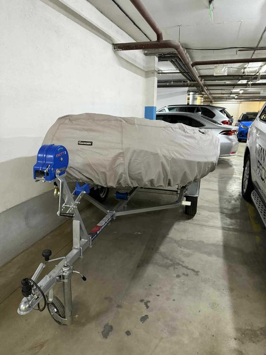 Продавам надуваема лодка ЗАНДЕР 330 С ДВИГАТЕЛ И КОЛЕСАР