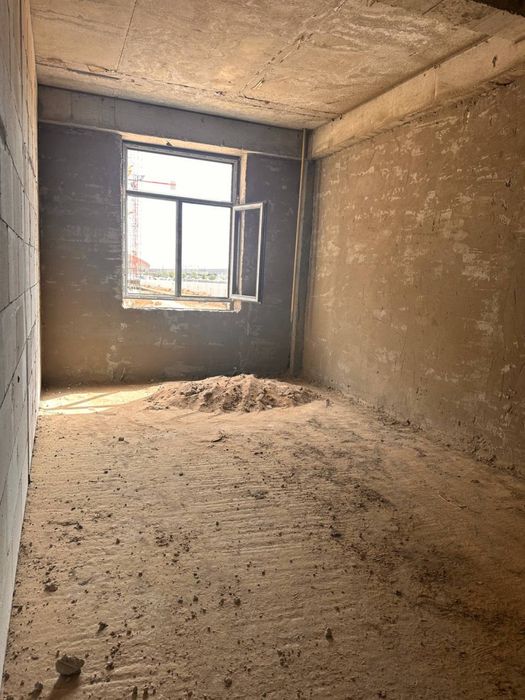 Продается квартира-коробка 216 м2