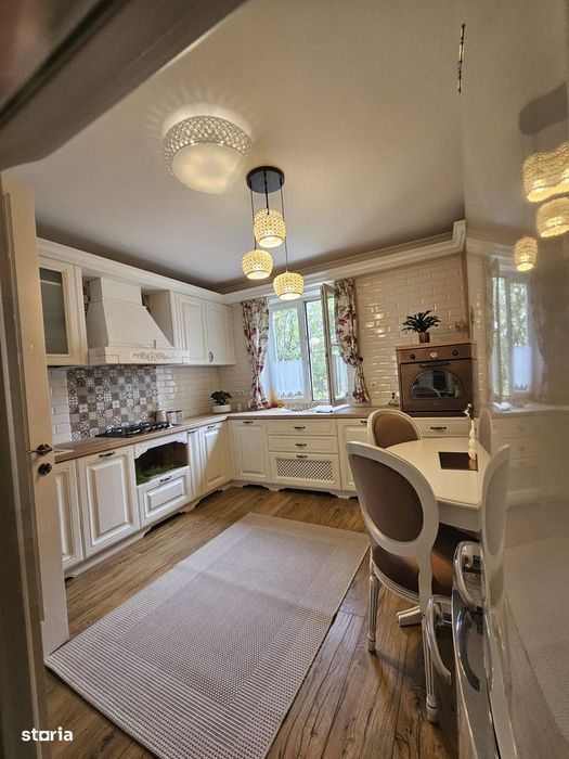 Apartament 3 camere 2 locuri de parcare si boxa , Strada Carpati