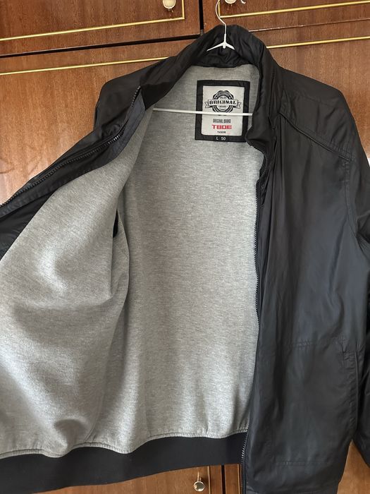 Продам куртку ветровку