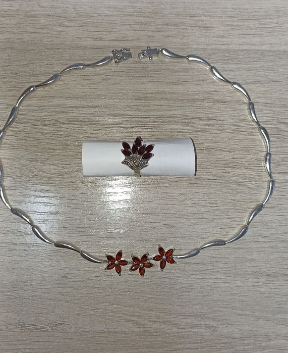 Продам Серебряное колье с Гранатом