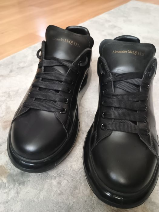 Vând adidași Alexander Mcqueen