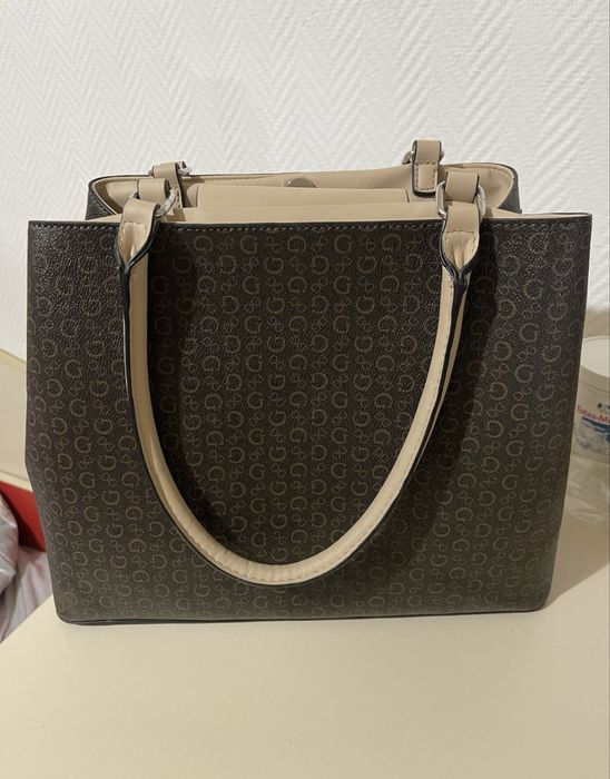 Дамска чанта Guess