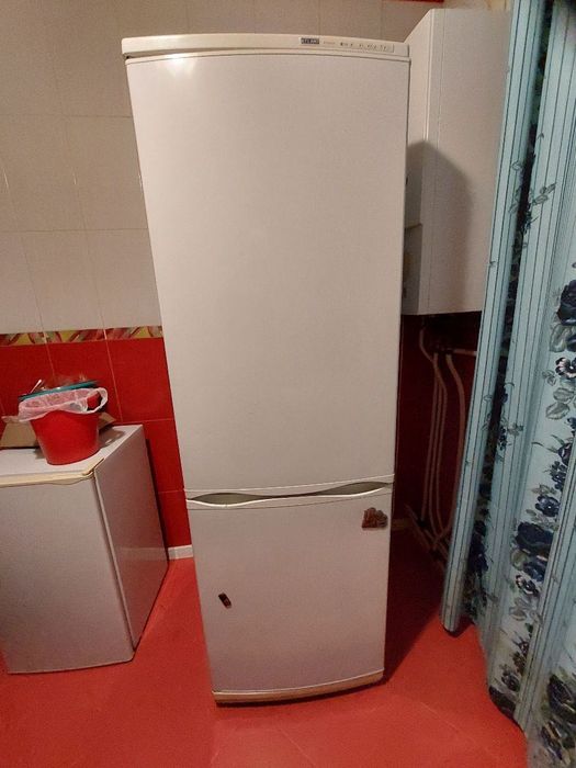 Отдaм дapoм Холодильник