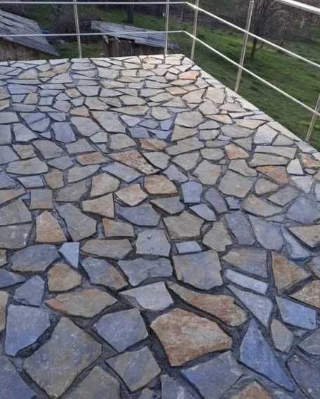Piatră Naturală pentru Terase și Alei Durabile