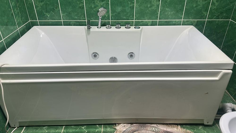 Джакузи много не использовали хорошо работает с кнопками