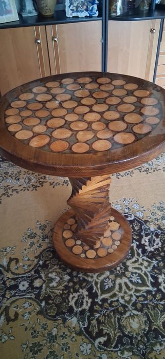 Masă de lemn rustică
