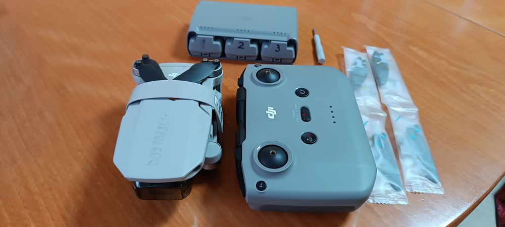 Дрон DJI MINI 2 SE fly more combo