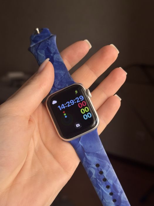 Срочно продам Apple Watch SE Gen 2