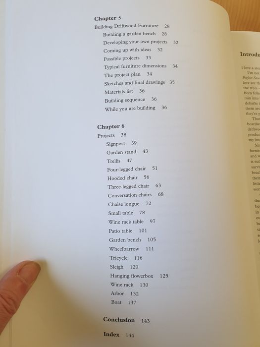 Книга за градински мебели на английски