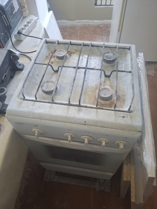 Продам газ плиту