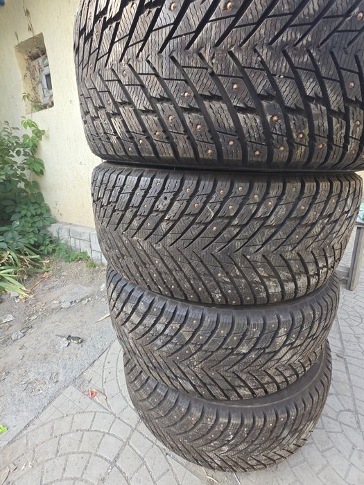 Зимние шины шипованные 285/50/20