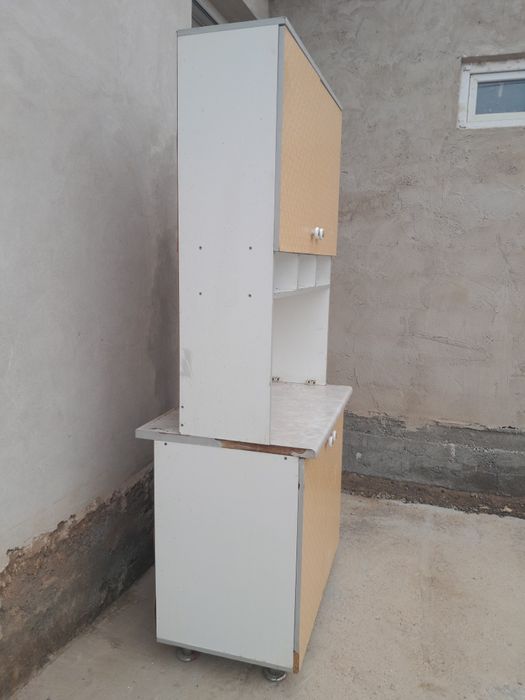 Кухнны шкаф орташа жағдайда