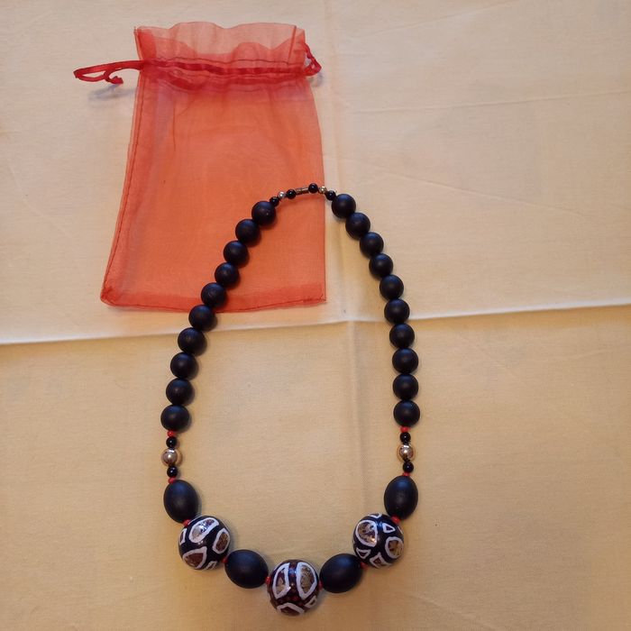 Продавам бижута .