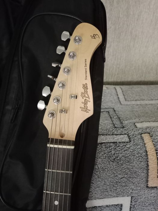 Продам гитары акустика и бас