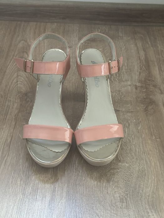Sandale din piele roz cu platforma, mărimea 37