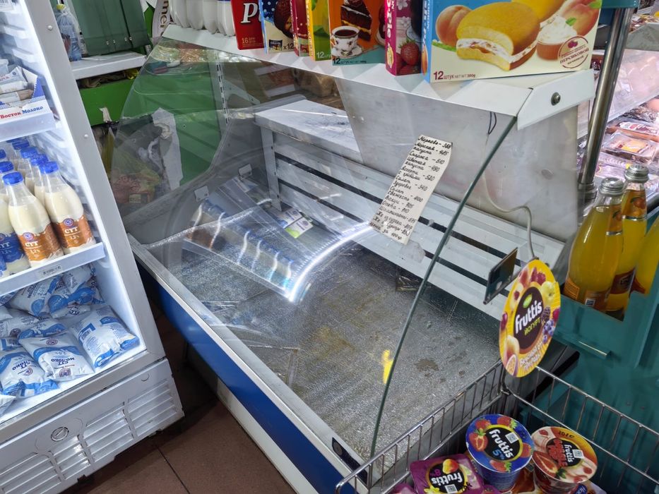 Продам витринный холодильник