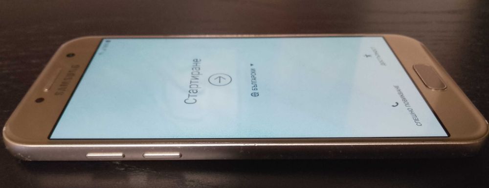 Телефон Samsung Galaxy A3 (2017)