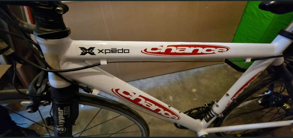 Bicicleta carbon folosita la antrenamentele pentru turul frantei