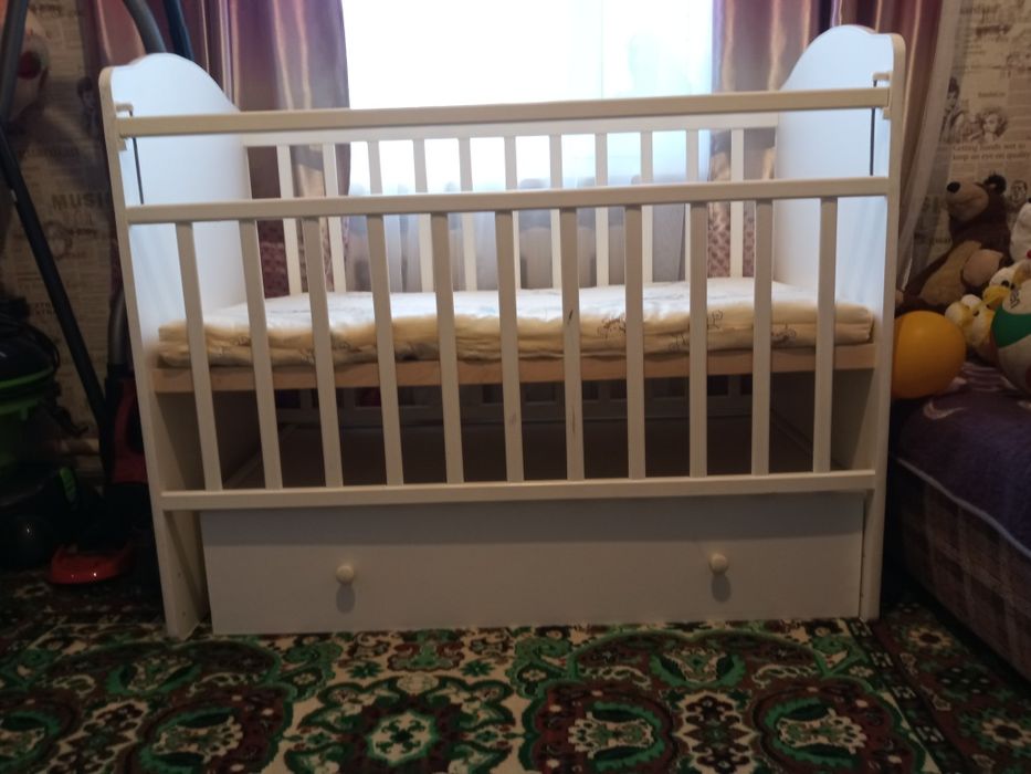 Детская кроватка.