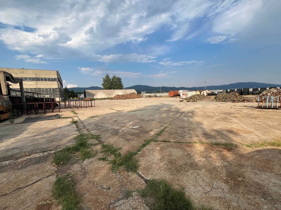 Дава се под наем Магазин в Ихтиман - 24000 кв.м за 22684.8 € - Снимка #2