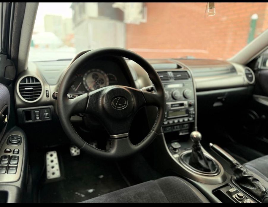 Продается LEXUS IS 200