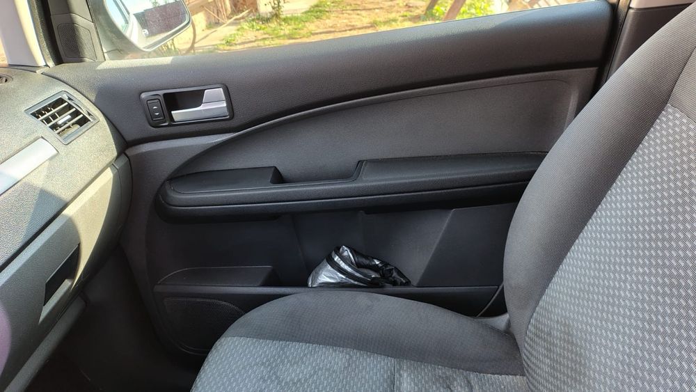 Vând Ford focus C-max an 2004