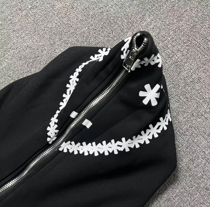 черная кофта от бренда "Carsicko