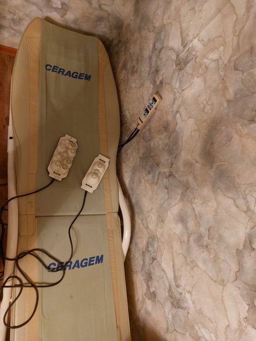 Срочно продам массажную кровать