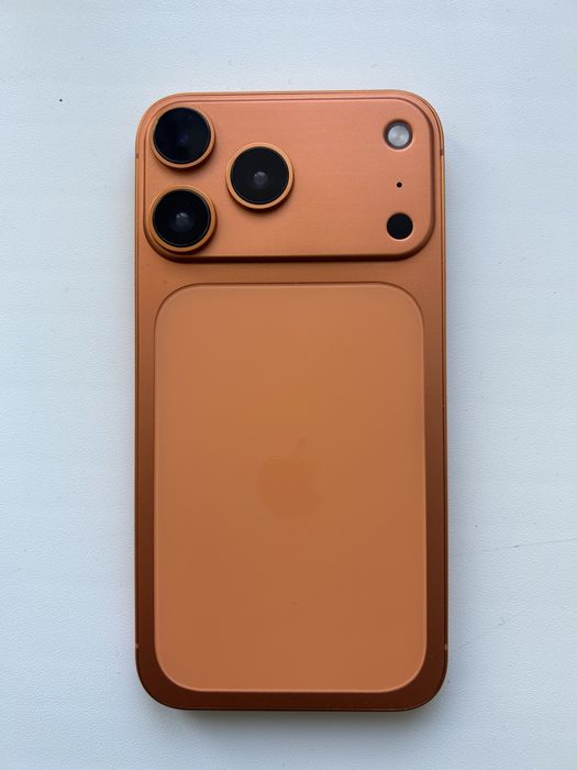 Продам iphone xr, в корпусе 17 pro max