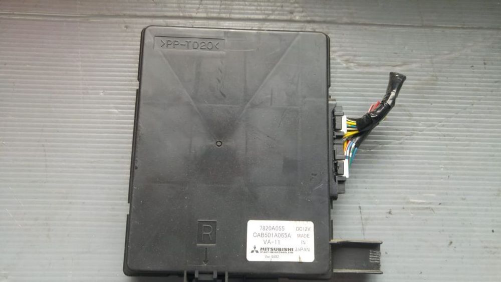 modul confort  mitsubishi outlander 2 2.0 di-d 2006-2012  7820a055