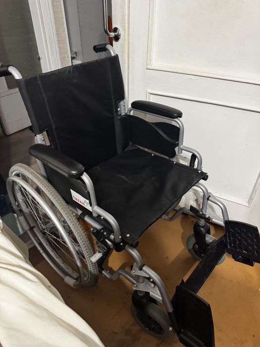 Продам инвалидное кресло