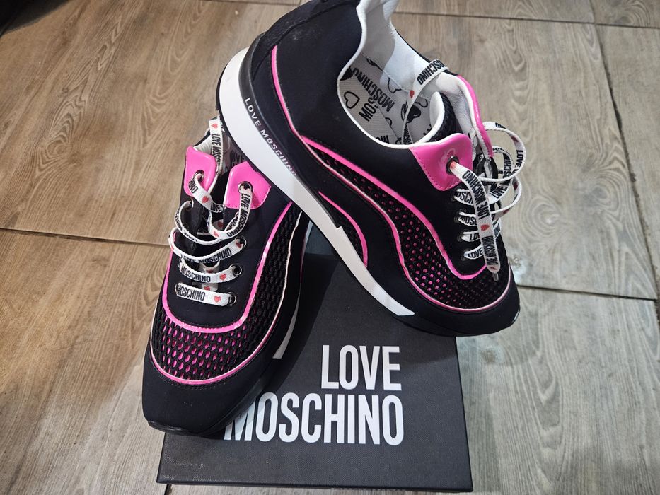 Adidasi moschino damă.