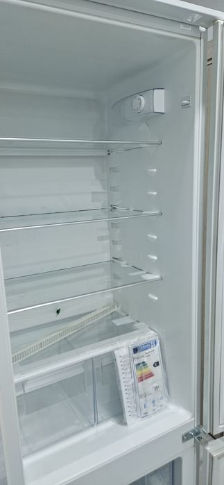 Холодильник встраиваемый Electrolux  ENN92801BW