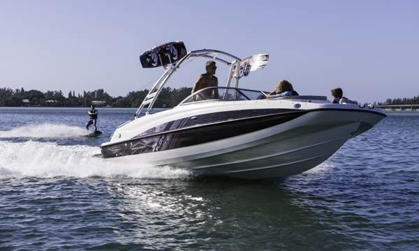 2015 года Bayliner 215 катер