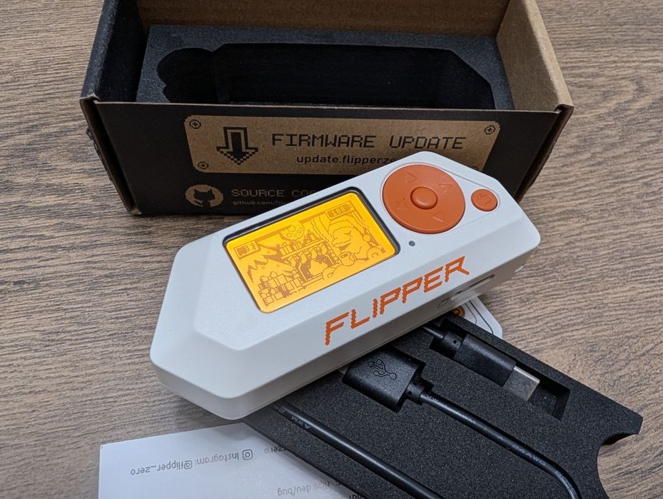 Flipper Zero , Пълен Комплект с Кутия. НОВО
