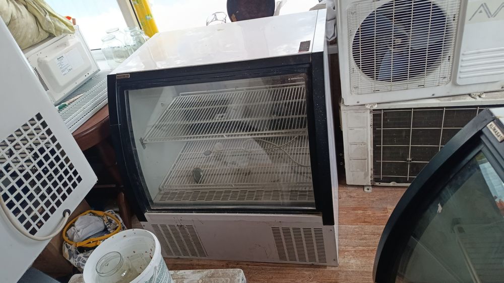 Витринный холодильник